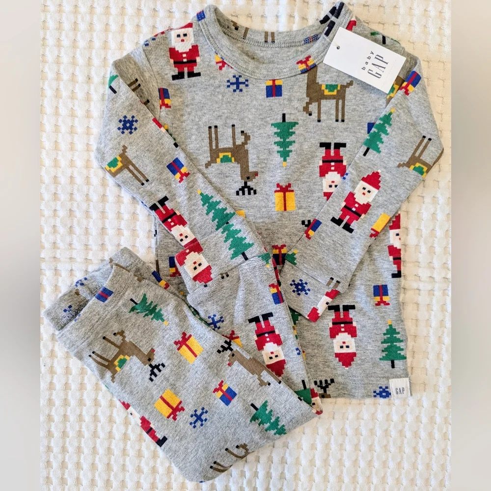 NWT Baby GAP Christmas Holiday Gray Santa Reindeer Tree 2-Piece Pajamas Set